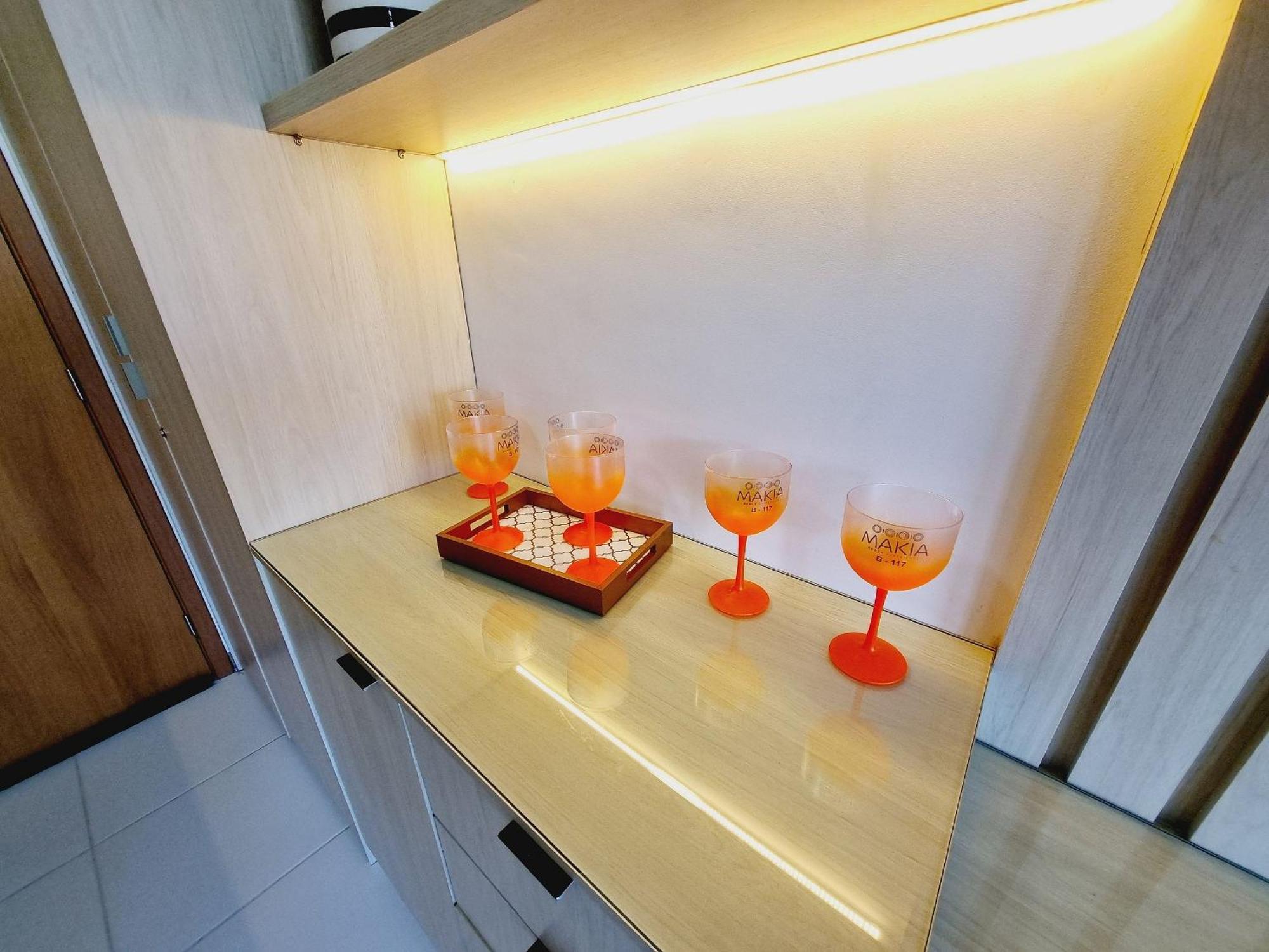 Flat Em Muro Alto - - Makia B117 - By Anfitriao